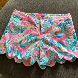 LILLY PULITZER SCALLOPED SHORTS - SIZE 8 - WORN ONCE